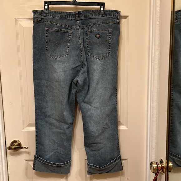 Angels Crop Capri Jeans 20 - Picture 5 of 5